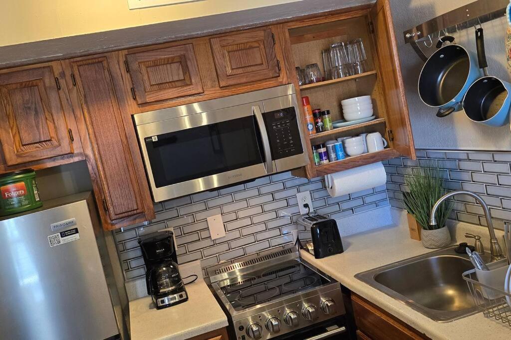 Cozy Updated Cove Of Heaven, 5Mins To Lake Hefner! Oklahoma City Ngoại thất bức ảnh